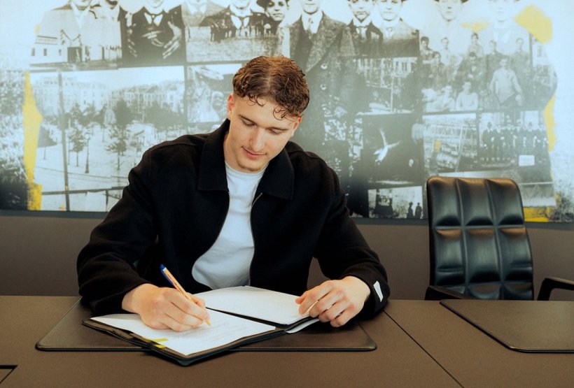 بوروسيا دورتموند يجدد عقد إلياس بن قارا حتى 2029