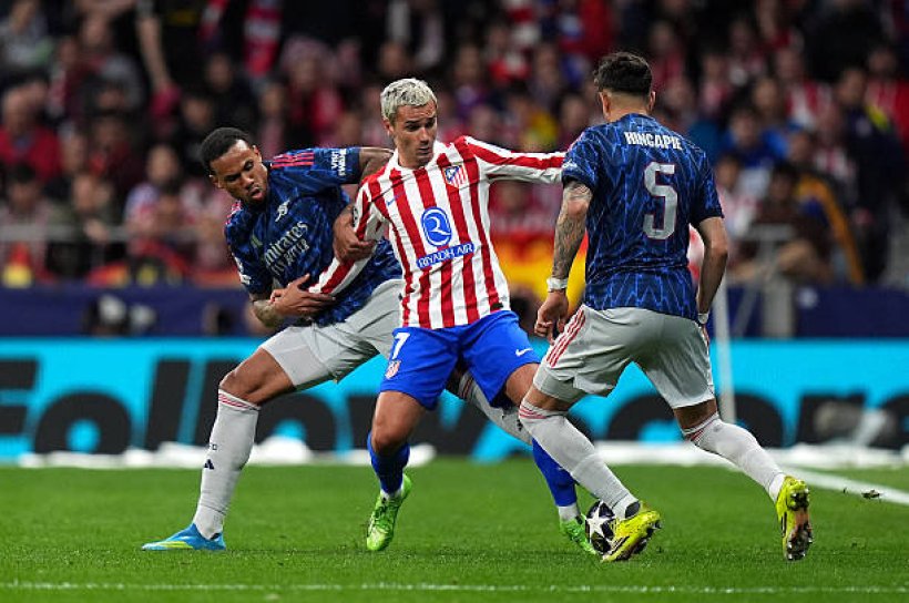 Fireworks Near Atletico Madrid Hotel Before Arsenal Match
