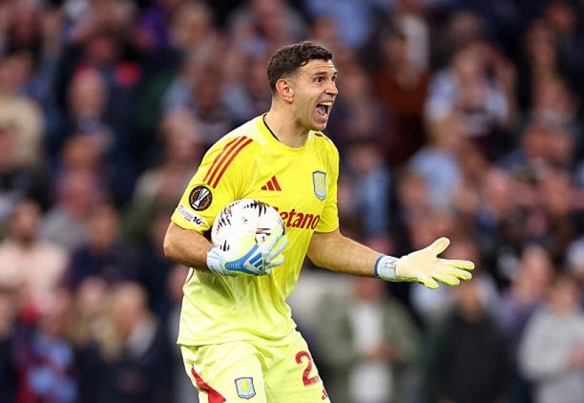 Liverpool envisage de recruter Martinez pour compenser le départ potentiel d'Alisson