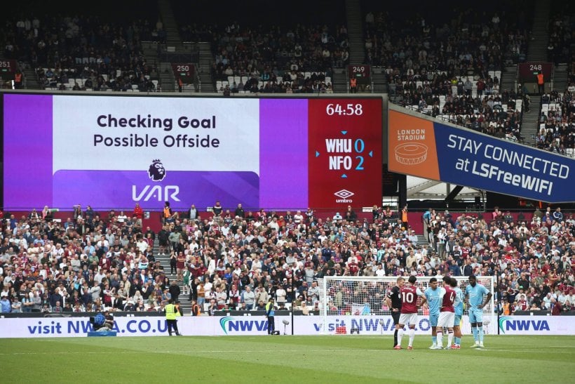 La Premier League se dirige a rechazar la ampliación de los poderes del VAR la próxima temporada