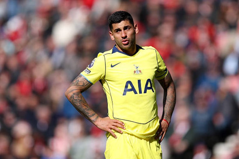 Barcelona Awaits Tottenham's Fate to Finalize Romero Deal