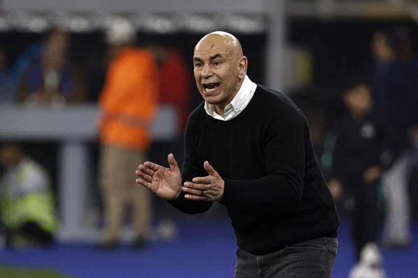 Hossam Hassan accueille Mohamed Hamdi et Islam Issa au camp de l'équipe nationale