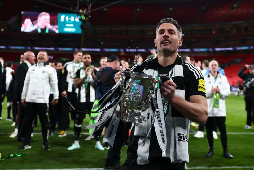Oficial: Fabian Schär extiende su contrato con Newcastle hasta el verano de 2027