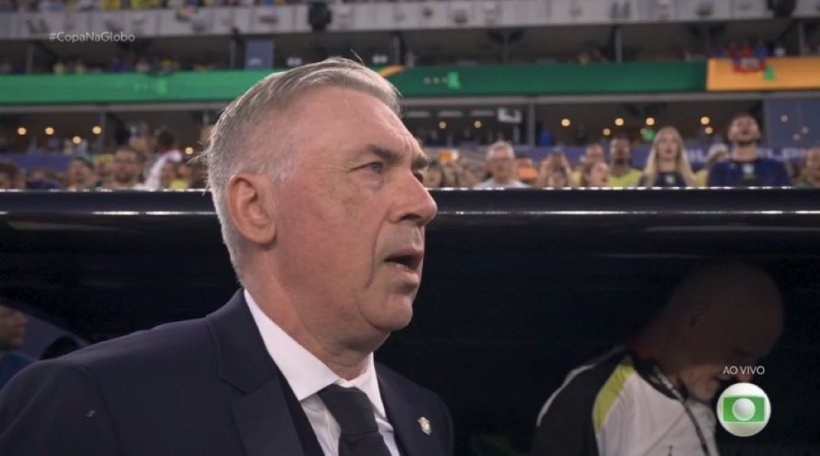 L'entraîneur de la Seleção s'entraîne à l'hymne national en préparation pour la Coupe du Monde