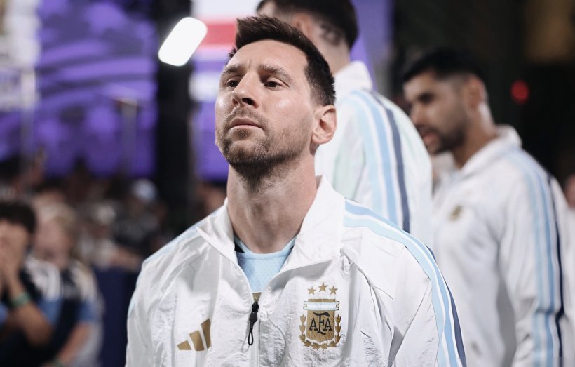 إبراهيموفيتش يشيد بميسي: أحياناً يبدو إنساناً.. وأحياناً لا يبدو كذلك!
