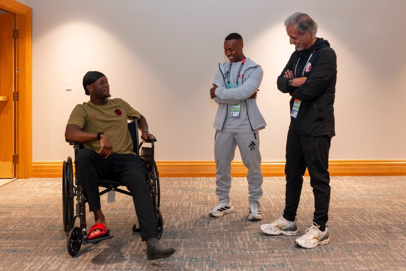 Visite Humanitaire de Madibo à Koné après sa Blessure contre le Qatar