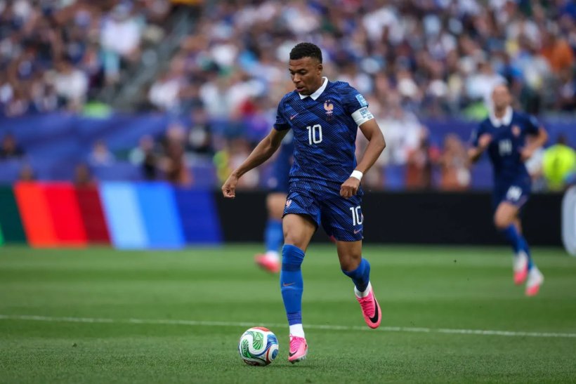 مبابي يواصل صناعة التاريخ في كأس العالم