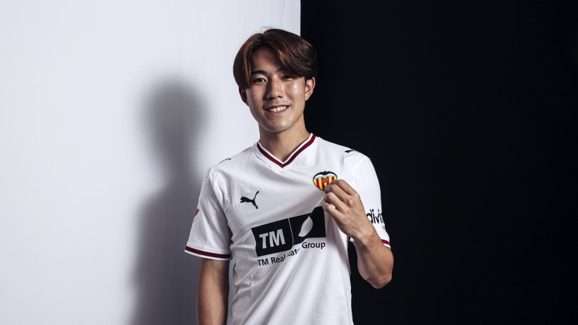 Valencia Signs Japanese Star Ryonosuke Sato