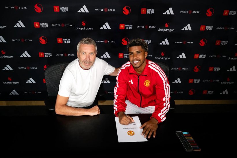Manchester United Signs Andre Santos Until 2031