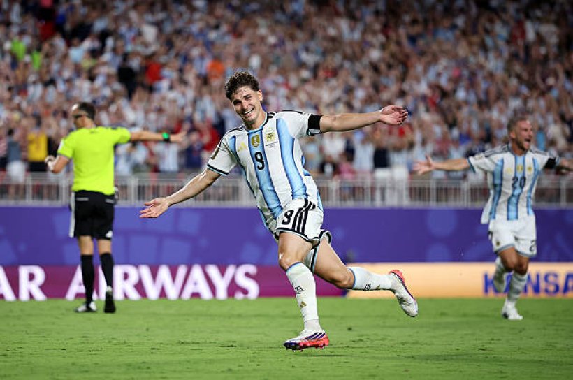 ألفاريز يحسم موقفه بشأن العودة إلى الدوري الإنجليزي