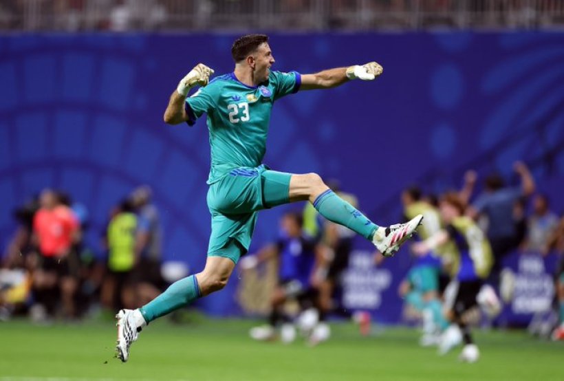 إيميليانو مارتينيز: نريد العودة بالكأس، ولعبنا وكأن السكين بين أسناننا