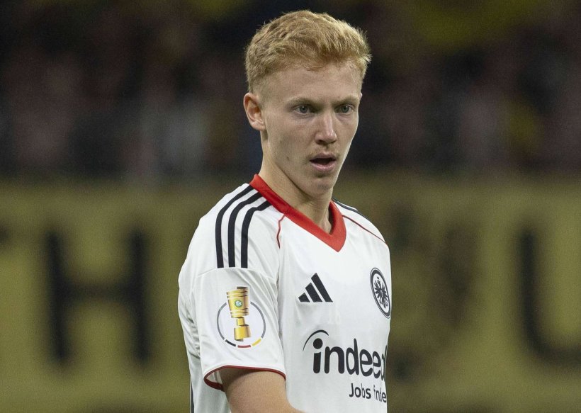 Manchester United and Newcastle Target Hugo Larson from Frankfurt