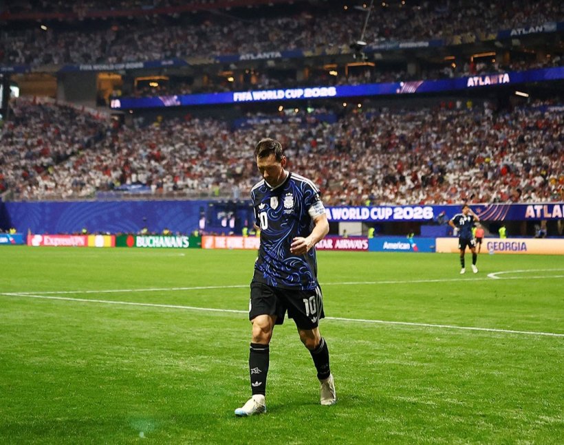Messi: The King of Football Who Turned Walking into a New Weapon in the Game