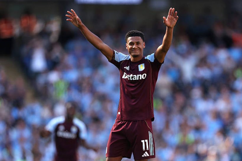 Manchester United y Arsenal siguen a Watkins