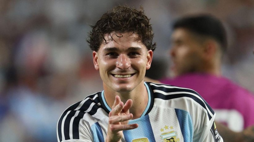 أرسنال يفتح الطريق أمام برشلونة في صفقة جوليان ألفاريز