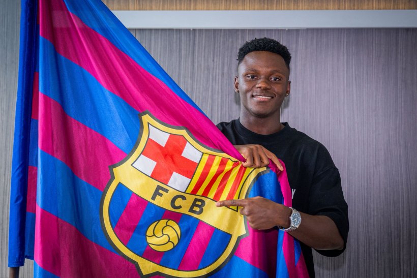برشلونة يضم عزيز عيسى بشكل نهائي