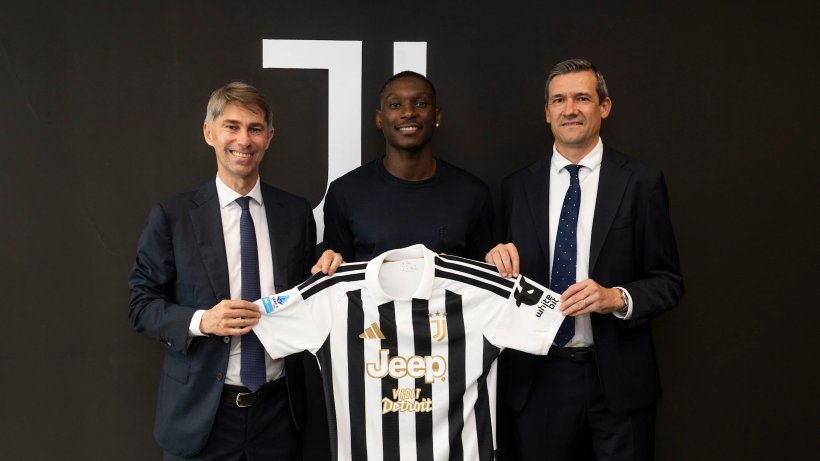 Juventus Officially Signs Kolo Muani