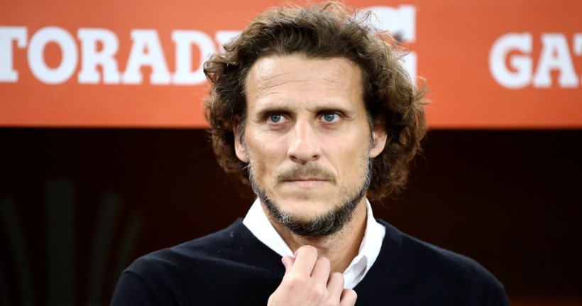 Diego Forlán Takes Over as Uruguay Coach Following Bielsa