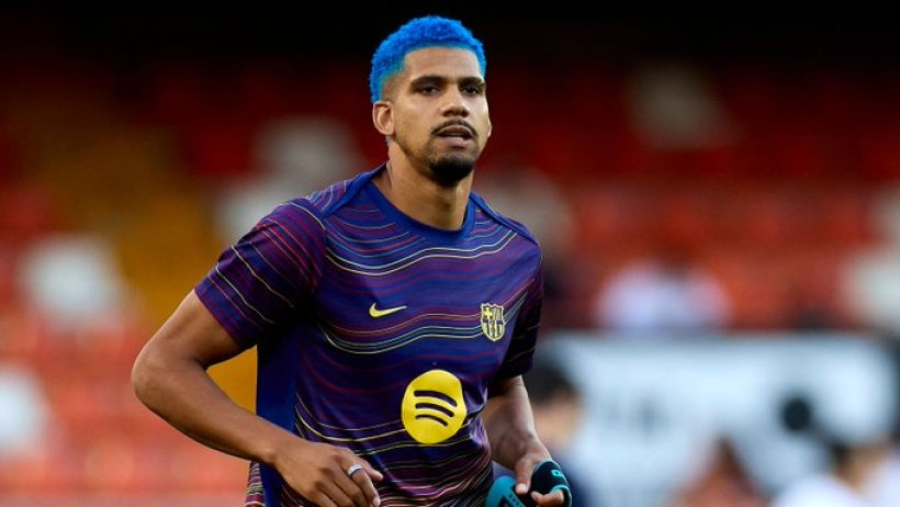 Romano révèle l'intérêt de Liverpool pour Araujo