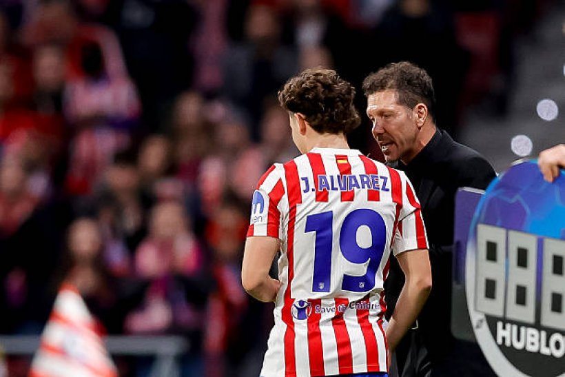 ألفاريز يشرح موقفه لسيميوني قبل تدريب أتلتيكو مدريد