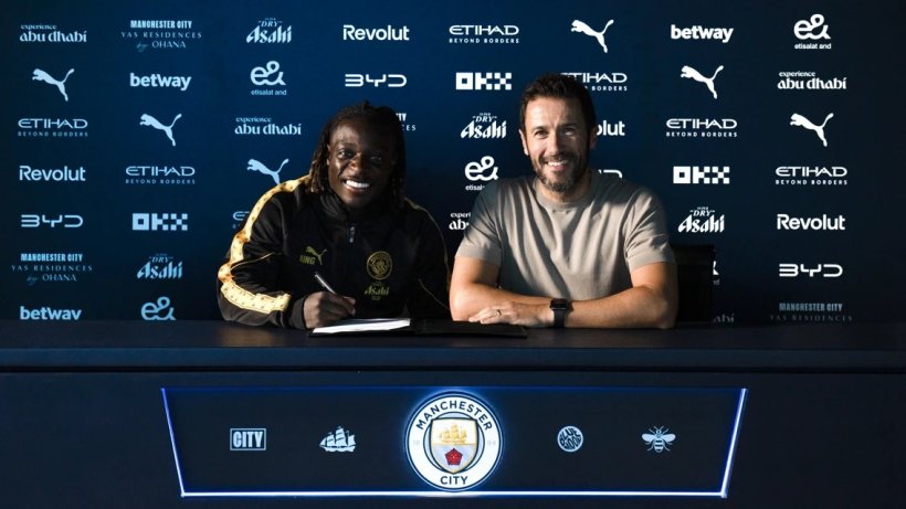 Oficial: Manchester City renueva el contrato de Doku