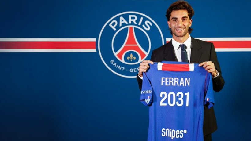 Official: Paris Saint-Germain Signs Ferran Torres