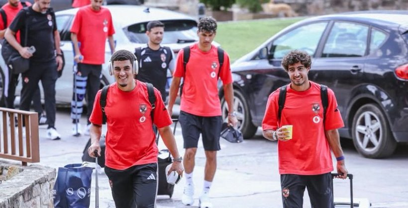 بعثة الأهلي تصل برشلونة استعدادًا لودية البرسا