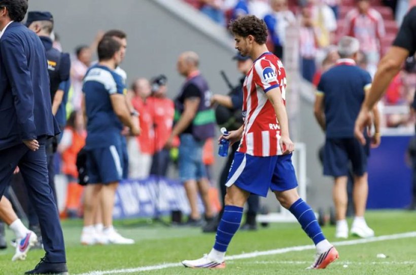 لماذا يصر أتلتيكو مدريد على عدم بيع ألفاريز إلى برشلونة؟