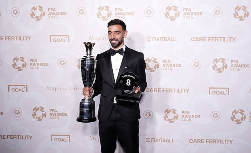 برونو فيرنانديز يتوج بجائزة أفضل لاعب في البريميرليج من رابطة اللاعبين المحترفين