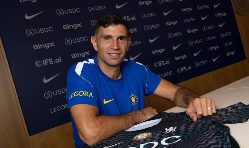 Chelsea Signs Emiliano Martinez