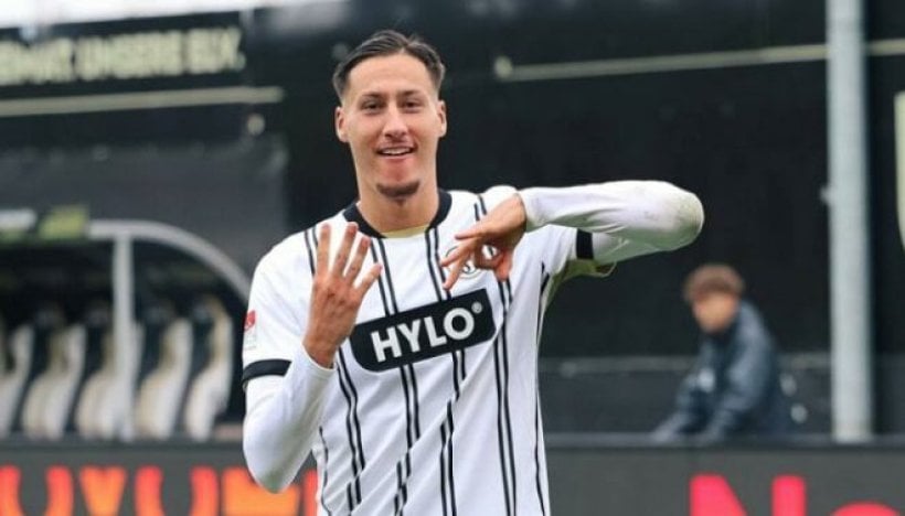 مهاجم من أصول مغربية يطرق باب المنتخب بهاتريك في البوندسليغا