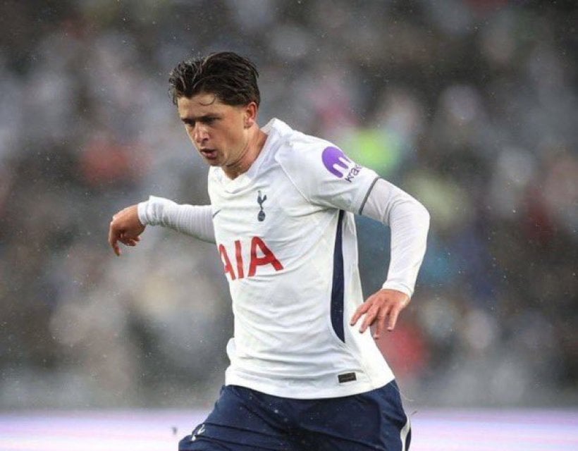 1.FC Köln signs Mikey Moore from Tottenham