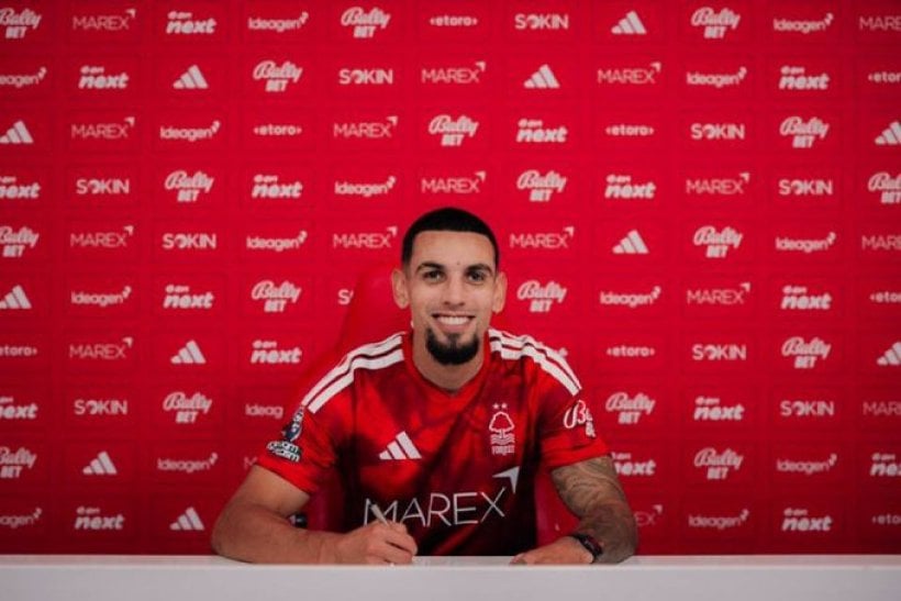 Nottingham Forest officially announces the signing of Daniel Muñoz