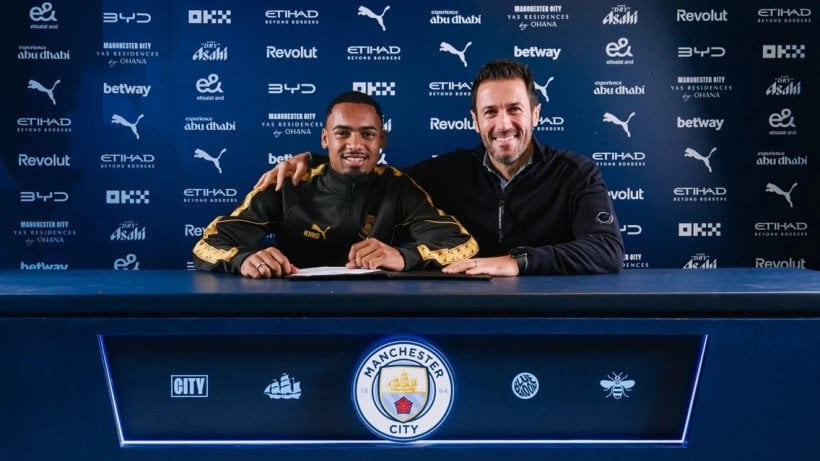Official: Manchester City announces signing of Allan Elias