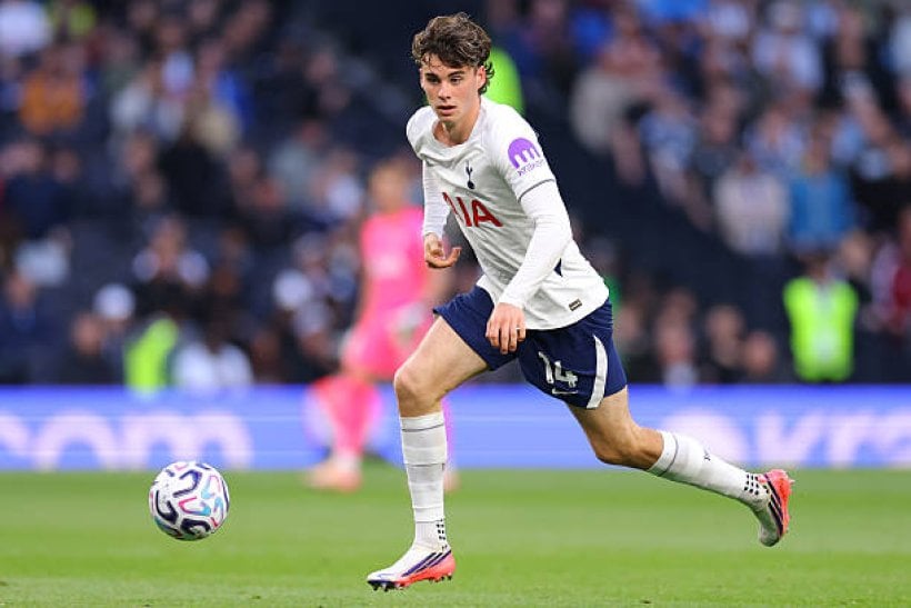 Tottenham aclara su postura sobre la salida de Archie Gray ante el interés del Brentford
