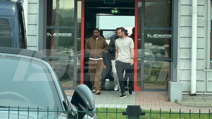 Reiss Nelson arrives in Rotterdam ahead of joining Feyenoord