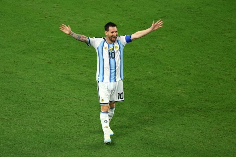 الأرجنتين تكرّم ميسي بإيقاف جميع المباريات عند الدقيقة 10