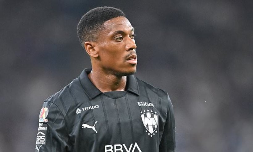 Martial offered to Everton in new surprise