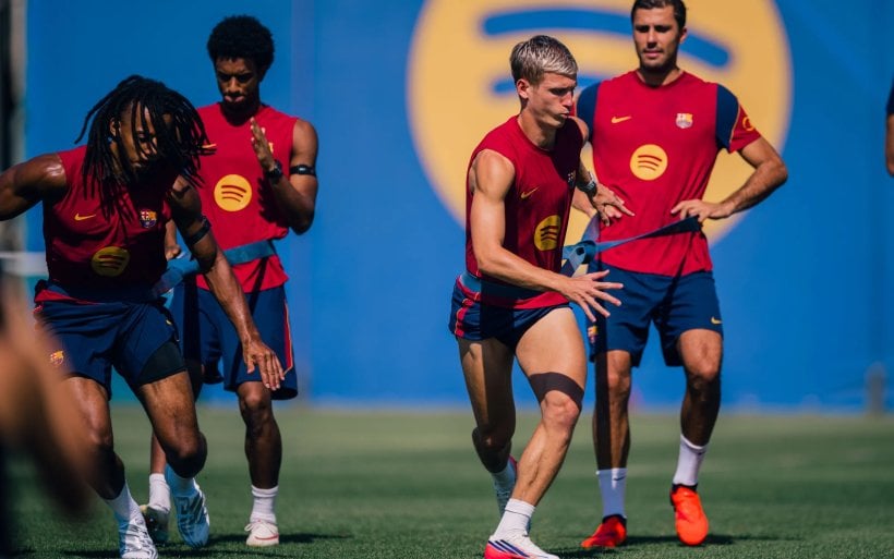 Barcelona continues preparations for clash with Valencia