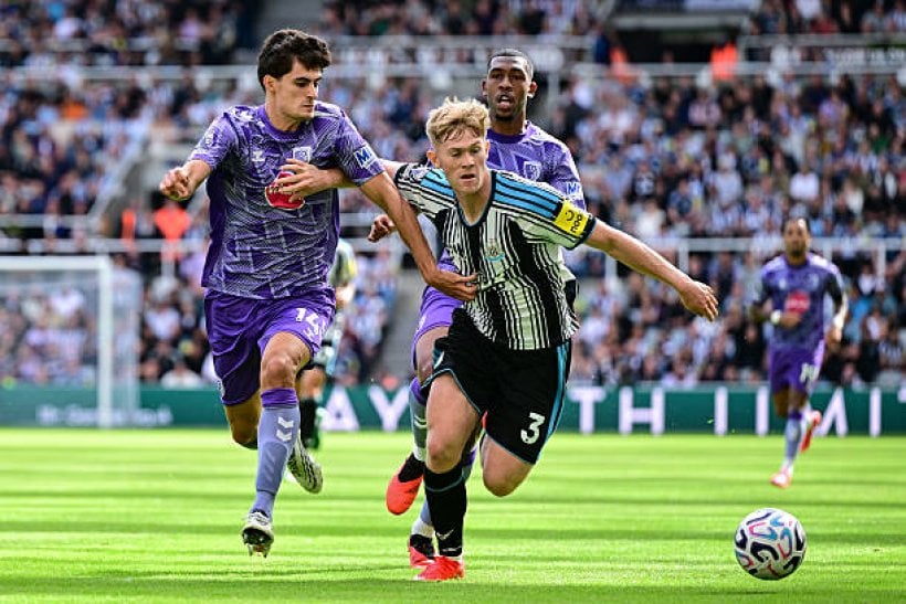 Lewis Hall se rapproche d'un renouvellement de contrat avec Newcastle malgré l'intérêt de Manchester United