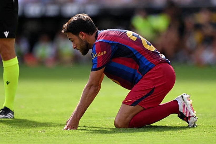 إريك جارسيا يغادر مباراة برشلونة وفالنسيا بسبب الإصابة