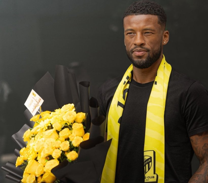 Wijnaldum arrives in Jeddah to complete move to Ittihad