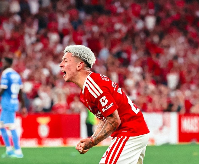 SL Benfica gana con tres goles, Echeverri y Prestiani brillan