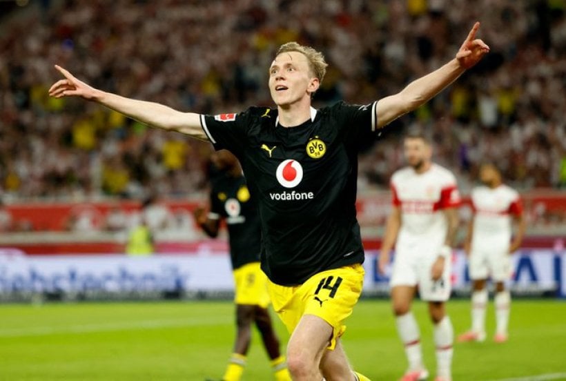 Borussia Dortmund top Bundesliga with valuable win over Stuttgart