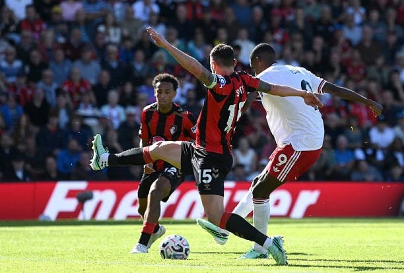 Liverpool vence a Bournemouth en el primer partido de Iraola contra su antiguo equipo