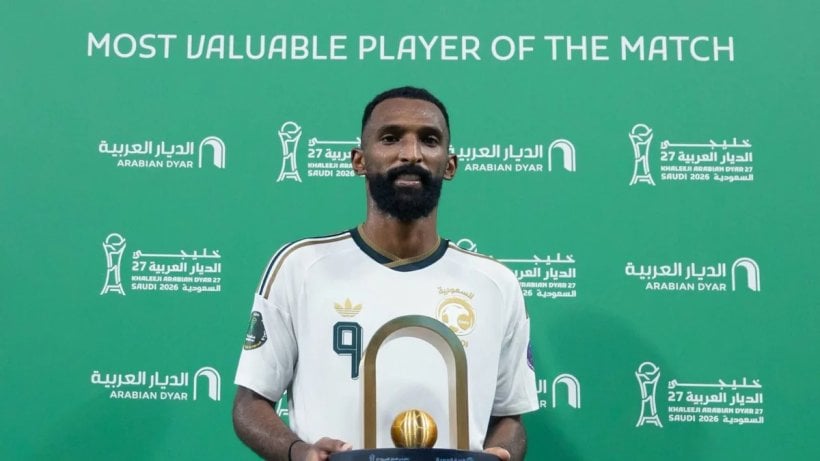 فراس البريكان رجل مباراة الأخضر أمام عمان
