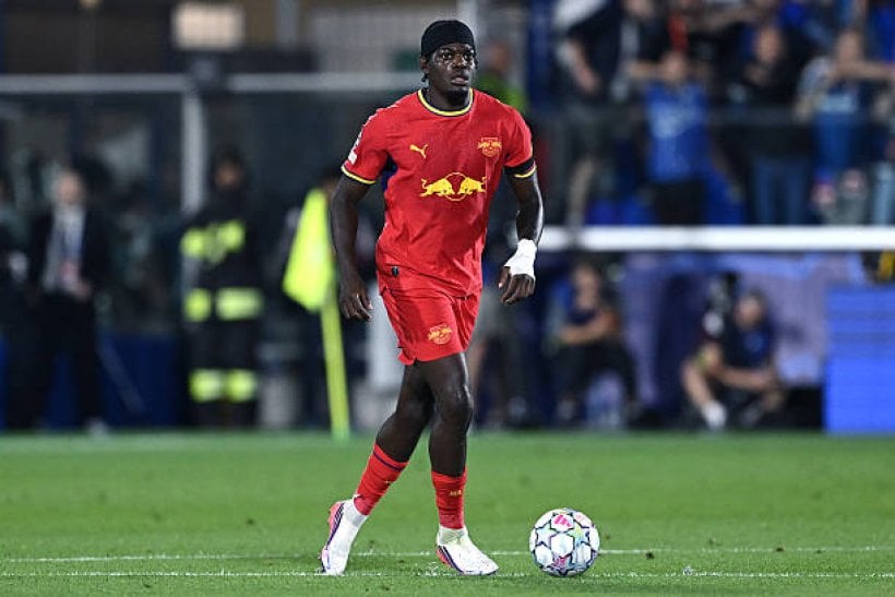 Manchester United busca defensor del RB Leipzig