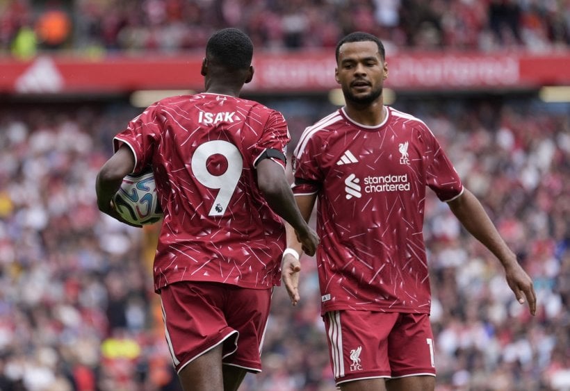 Eiraola revela el estado de Isak y Gakpo antes del enfrentamiento con Liverpool