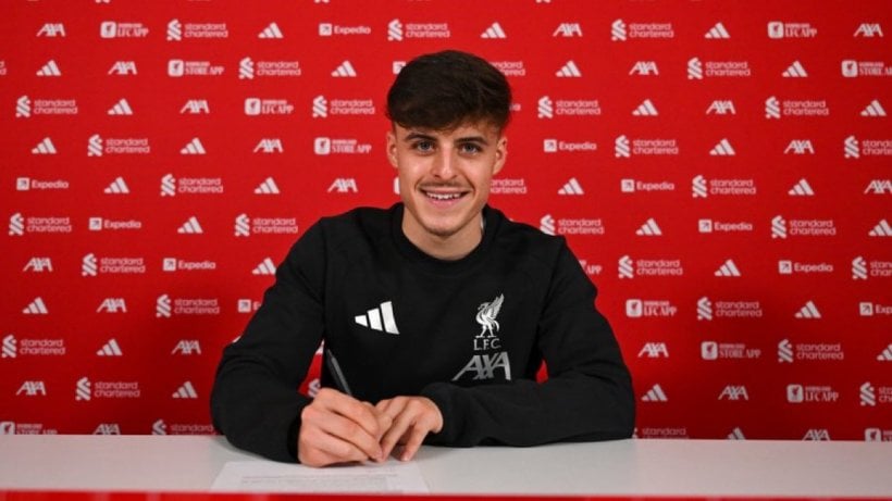 ليفربول يؤمّن مستقبل كام ويليامز بأول عقد احترافي