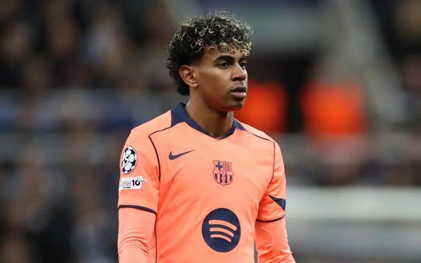 Barcelona face Paris Saint-Germain in last season's kit due to UEFA decision